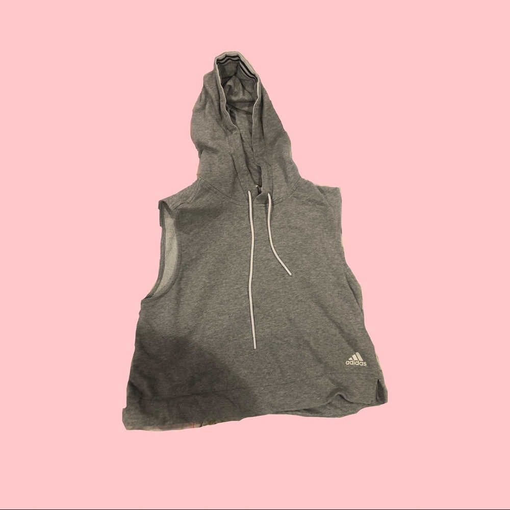 Sleeveless gray shirt with a hood